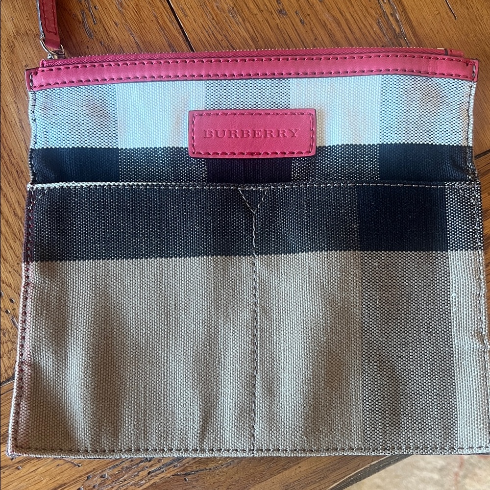 BURBERRY
Calfskin Canvas Ashby w/Tassel Hobo Tan and Black w/Coral Pink Accents - Picture 3 of 12